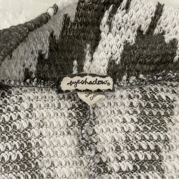 Eyeshadow Open Front Gray and White Abstract Print Textured Sweater - Picture 8 of 15